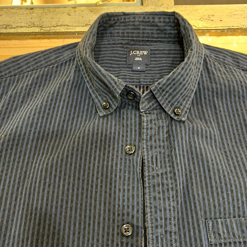 Jcrew men’s shirt navy and black sear sucker fabric